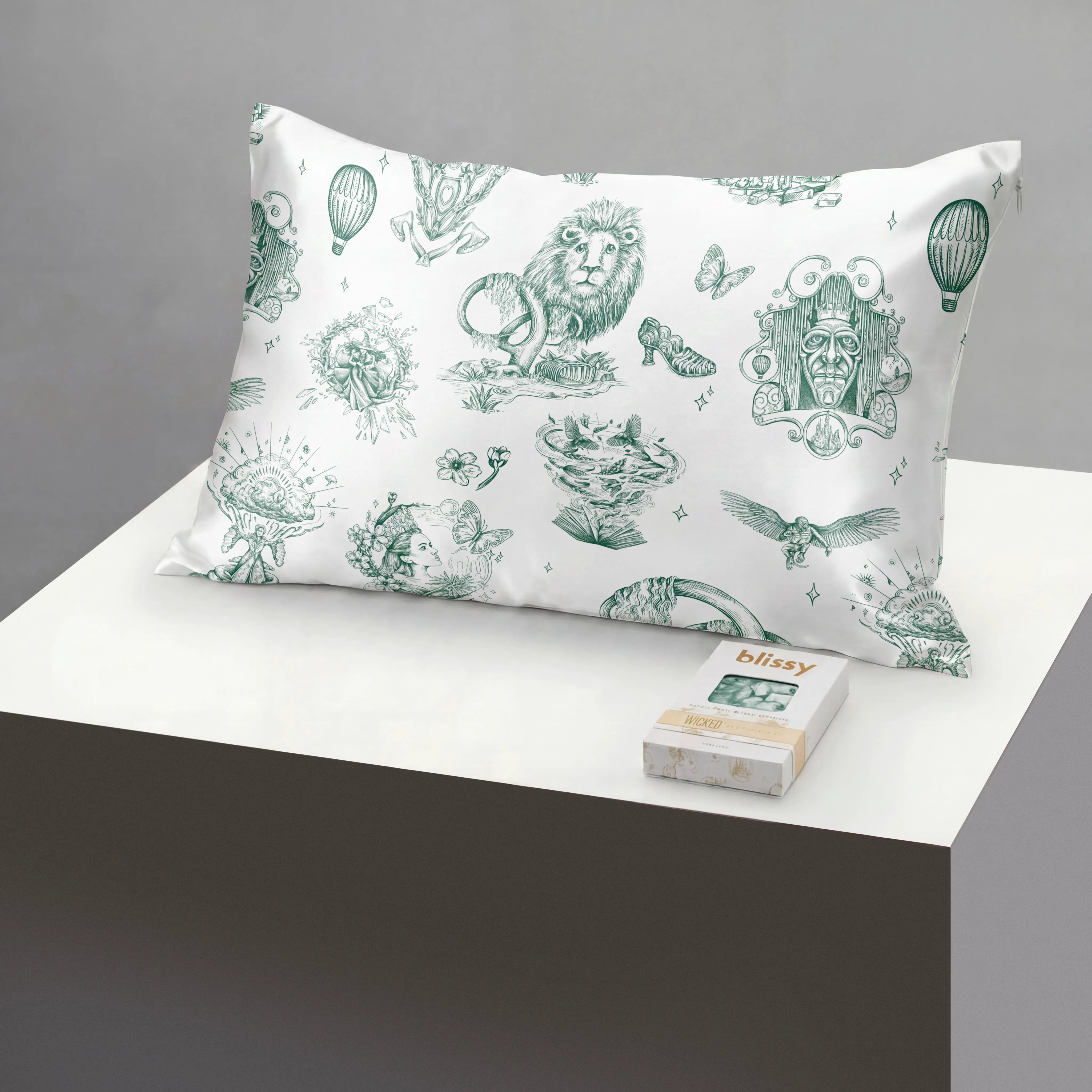 Wicked™ Amazafying Green Standard Pillowcase