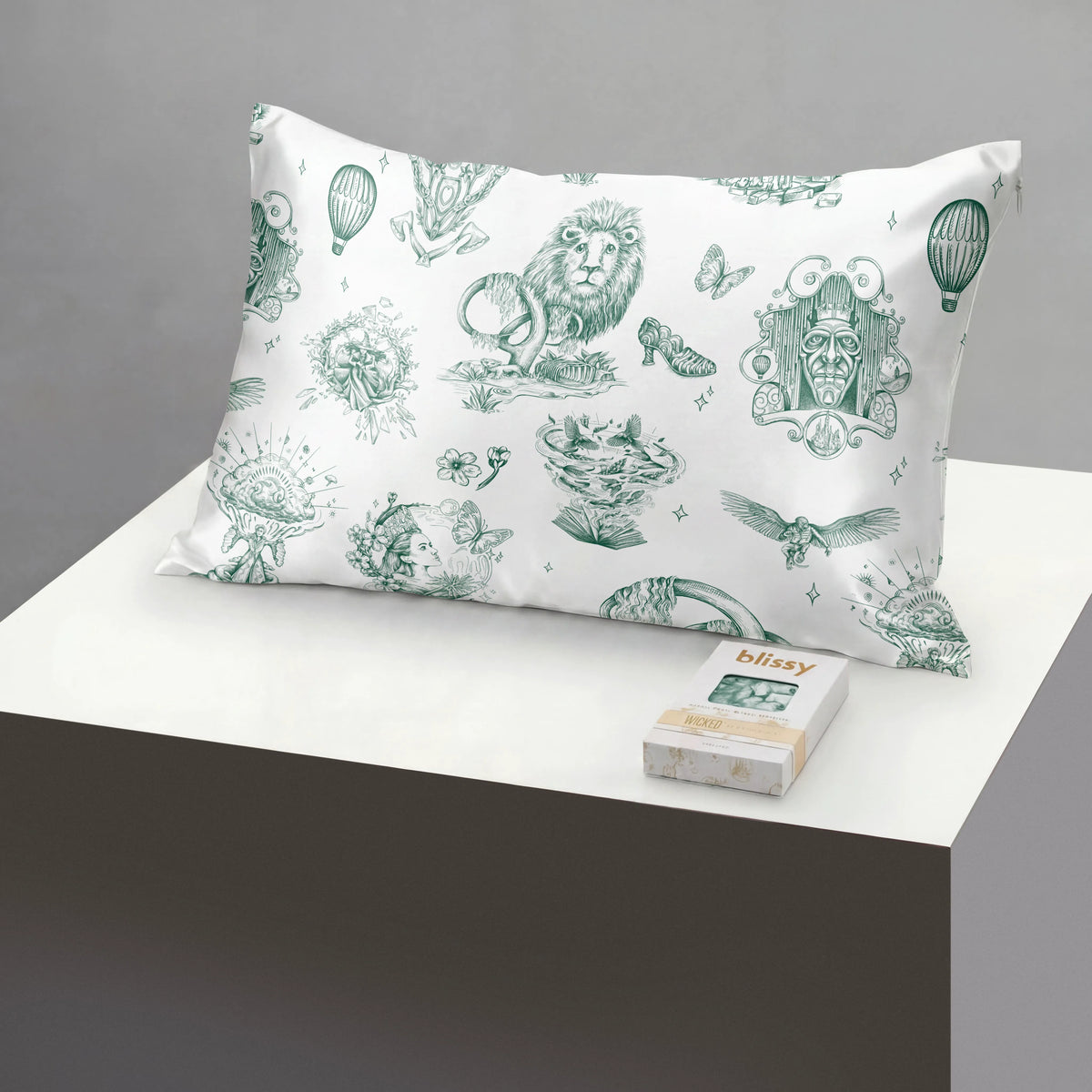 Wicked™ Amazafying Green Standard Pillowcase