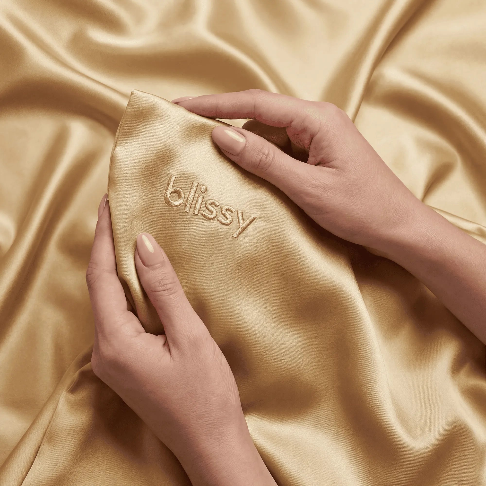 King Pillowcase in Gold