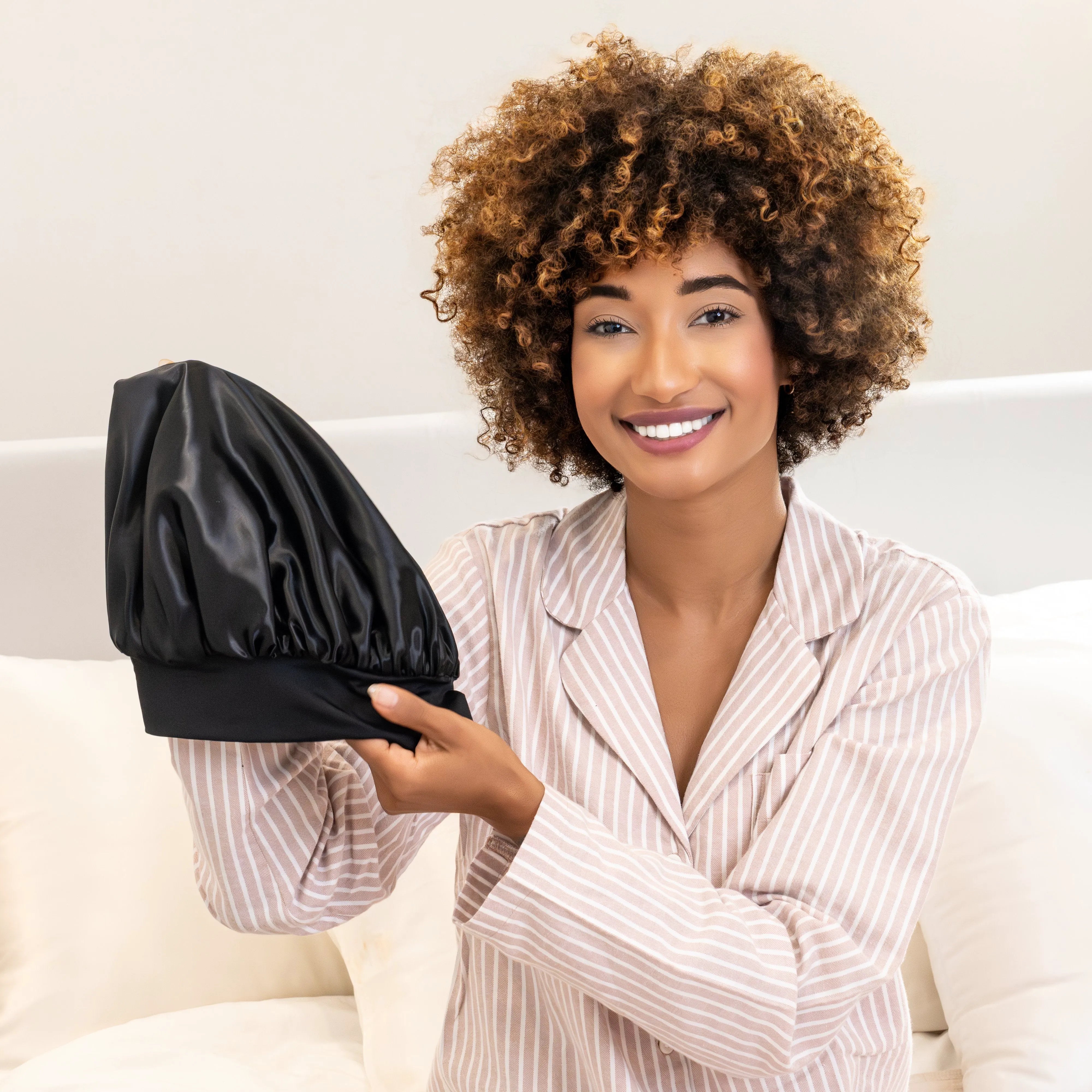 Blissy Halo Bonnet in Black