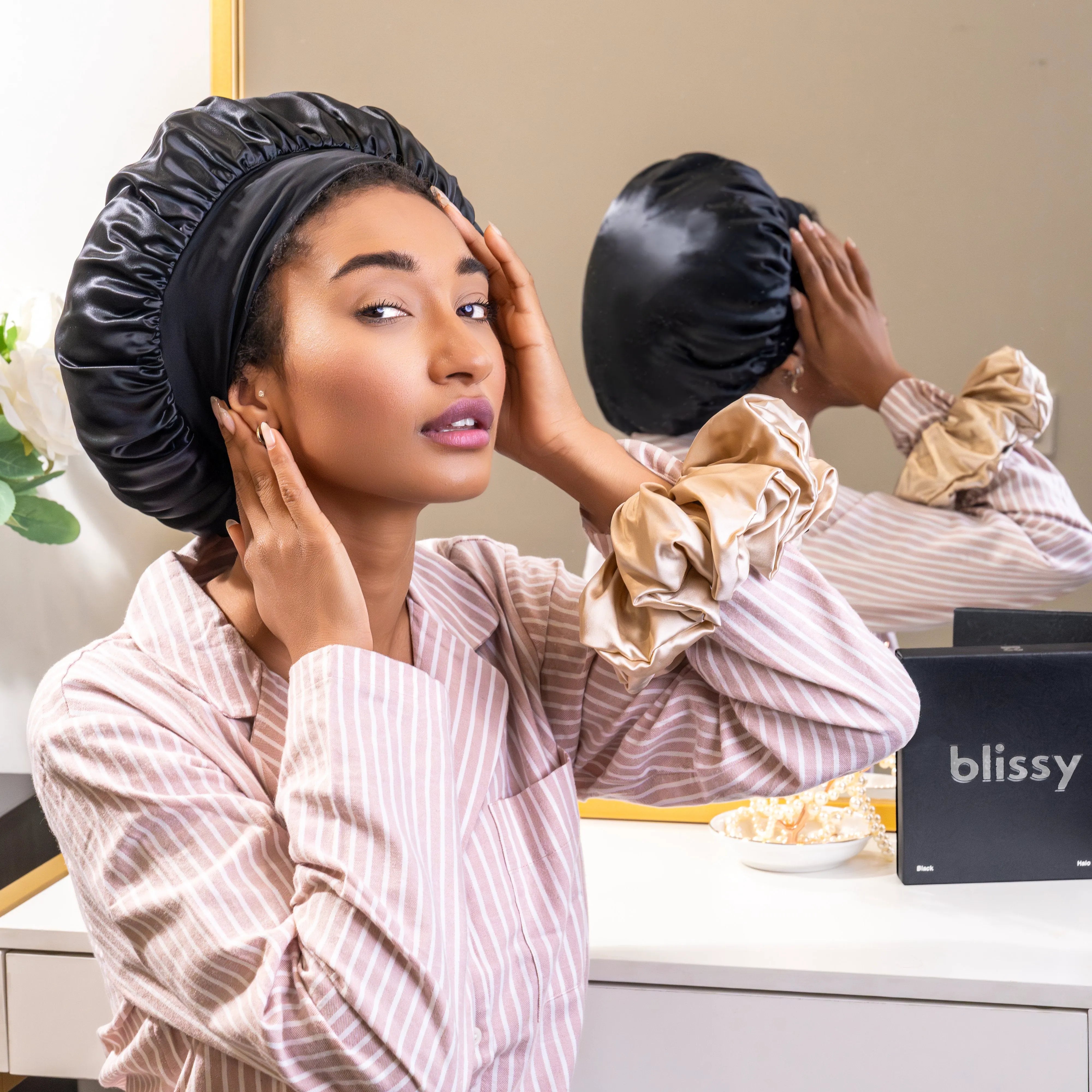 Blissy Halo Bonnet in Black