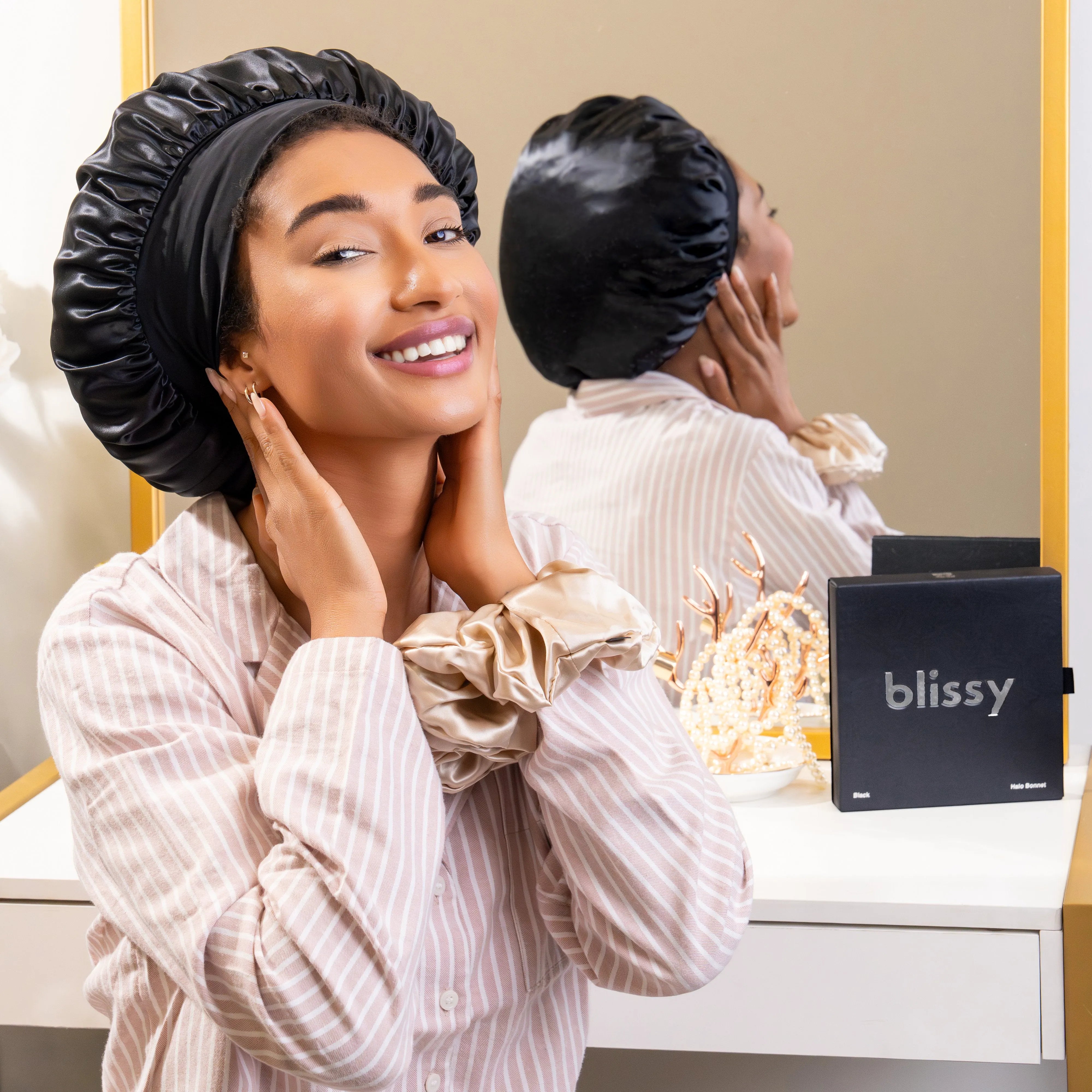 Blissy Halo Bonnet in Black