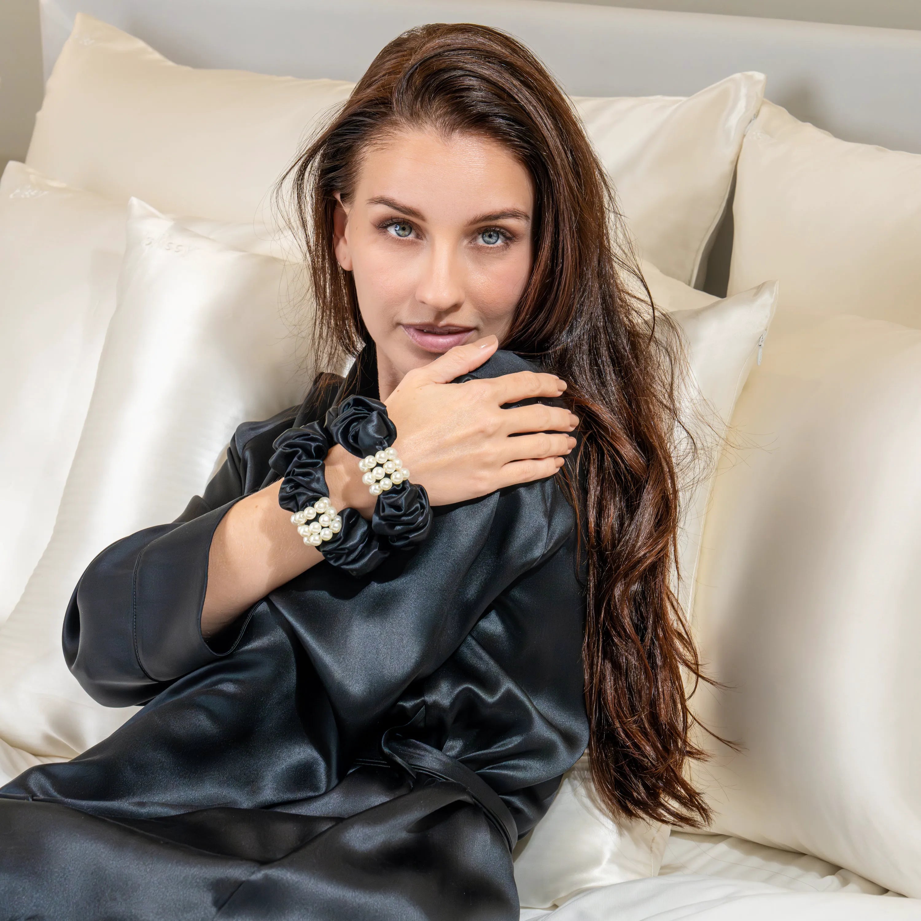 Blissy Petite Pearl Scrunchies in Black