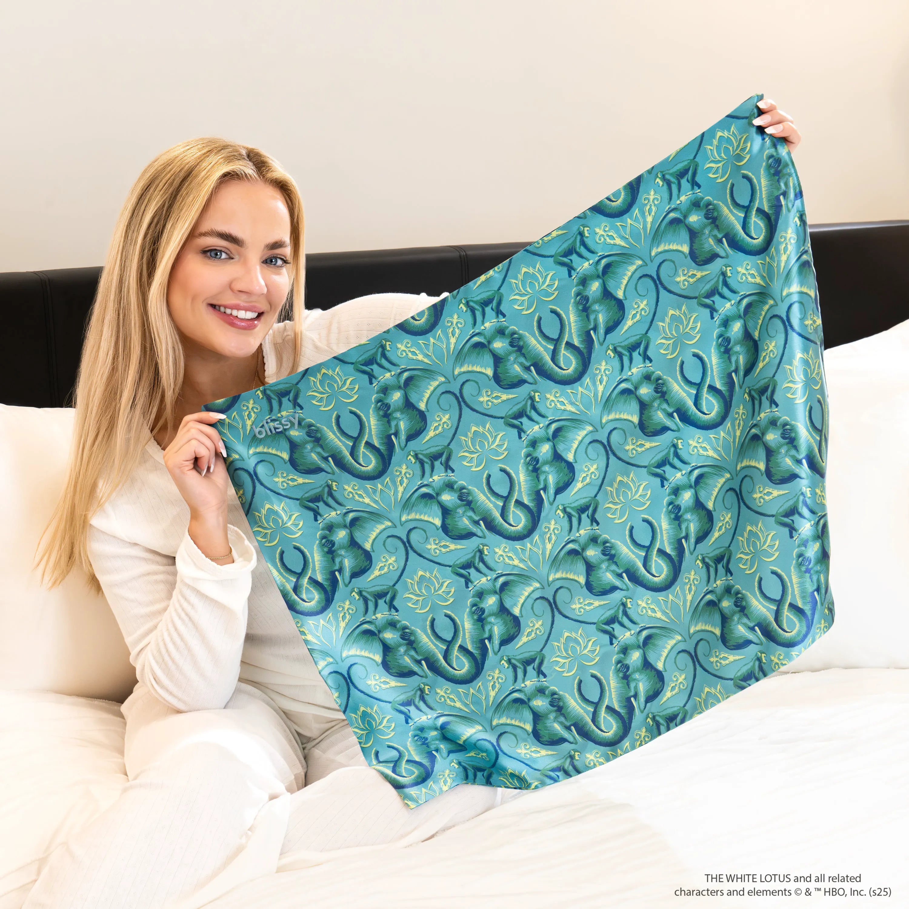 Pillowcase in White Lotus and Emerald Jungle, Queen Size