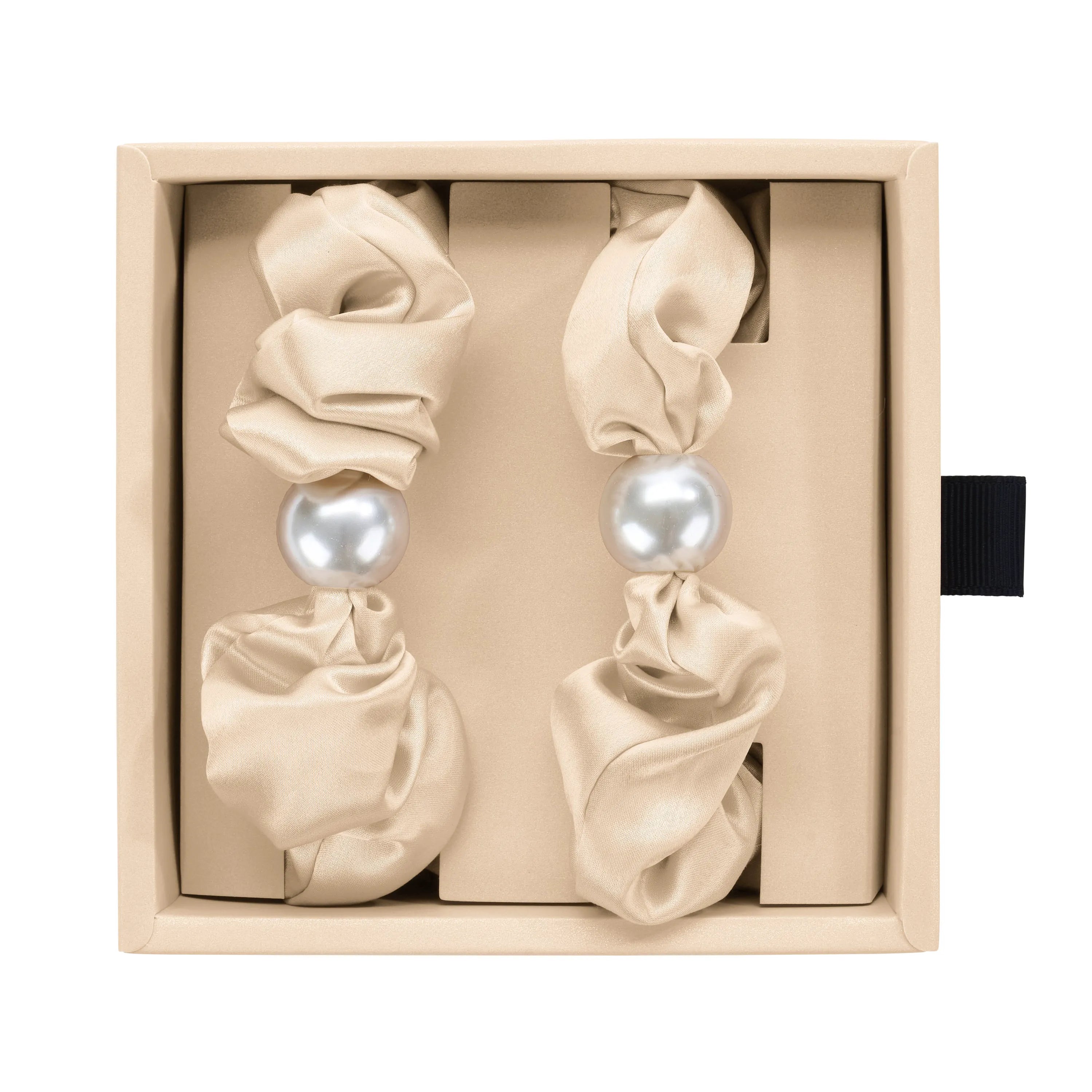 Blissy Pearl Scrunchie in Taupe