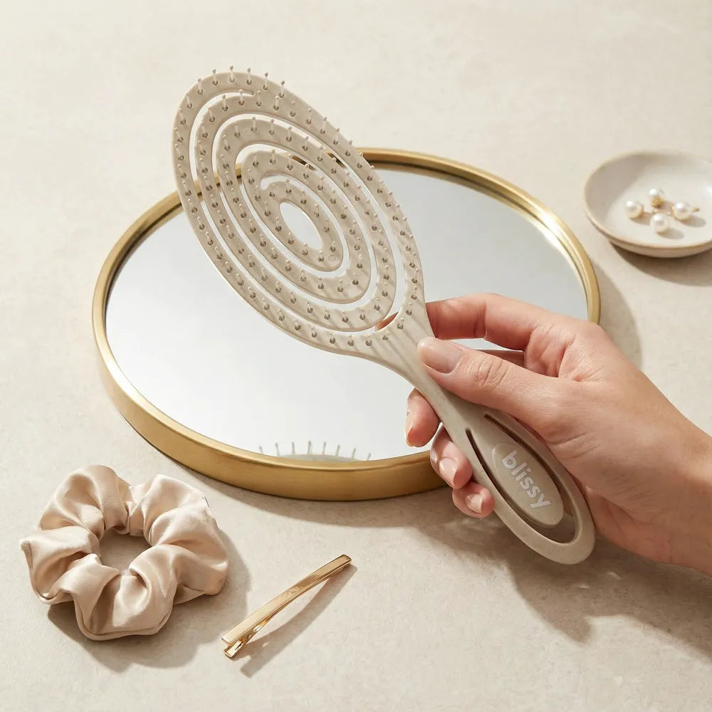 Blissy Detangling Brush in Cream